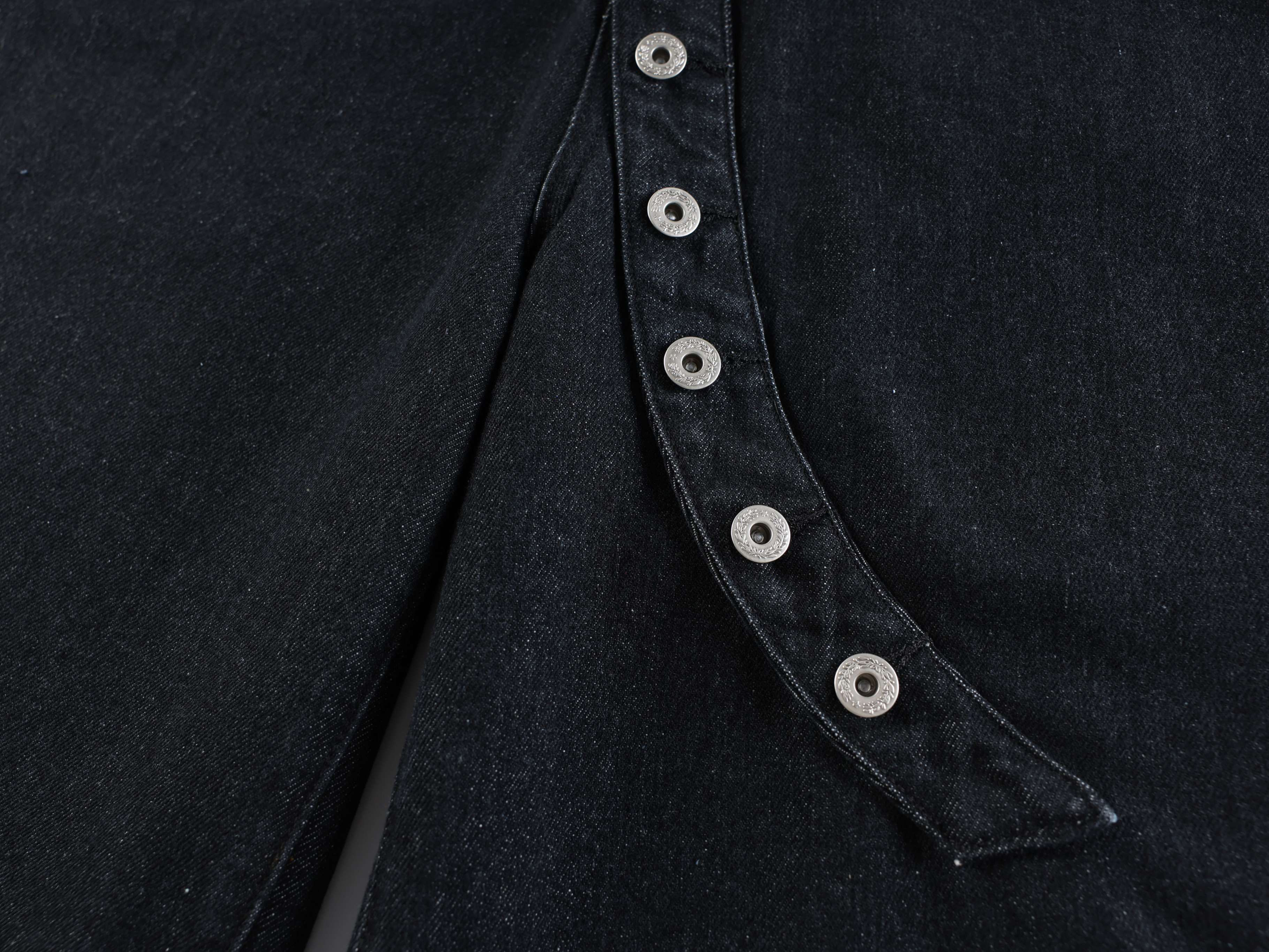 CapCabin “Arc Button Wide Denim Shorts”